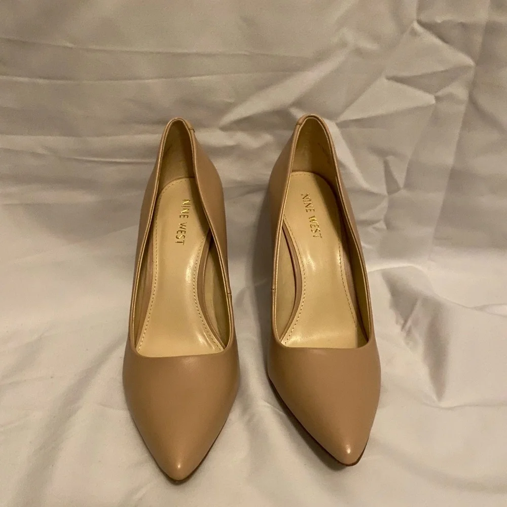 NINE WEST PUMPS cream/nude SIZE 7 - Picture 2 of 9